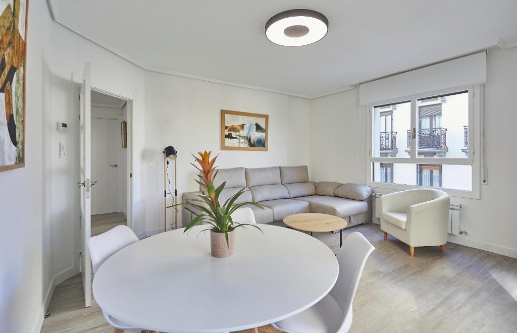Victorina by Basque Homes - 2