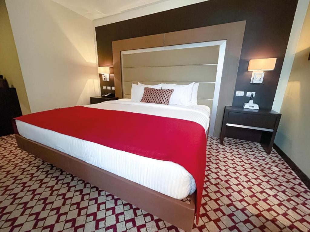 Waldorf Hotel photo