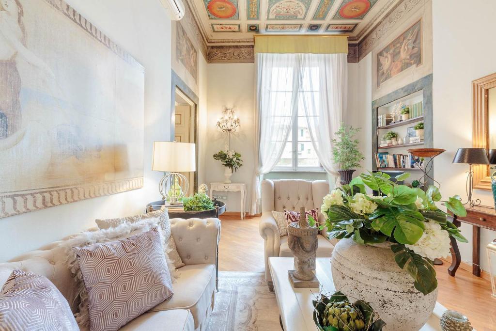 Casa San Giovanni, Romantic LUCCA apartment With View Over a Church - 1