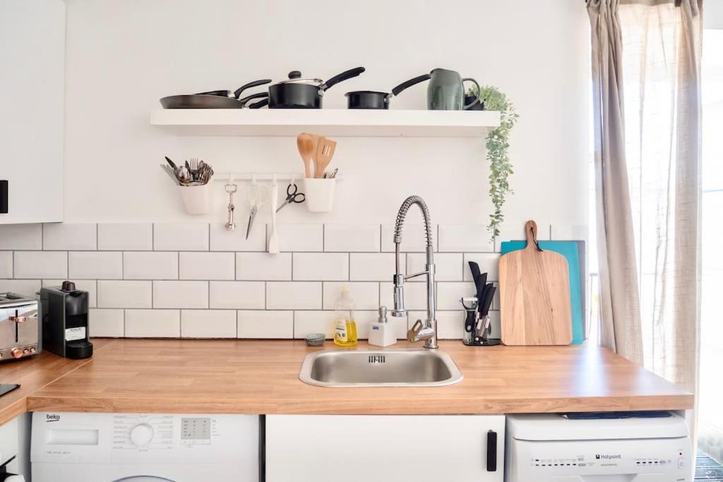 Penarth/Cardiff Bay: Deluxe Flat: 10 Mins to City! photo
