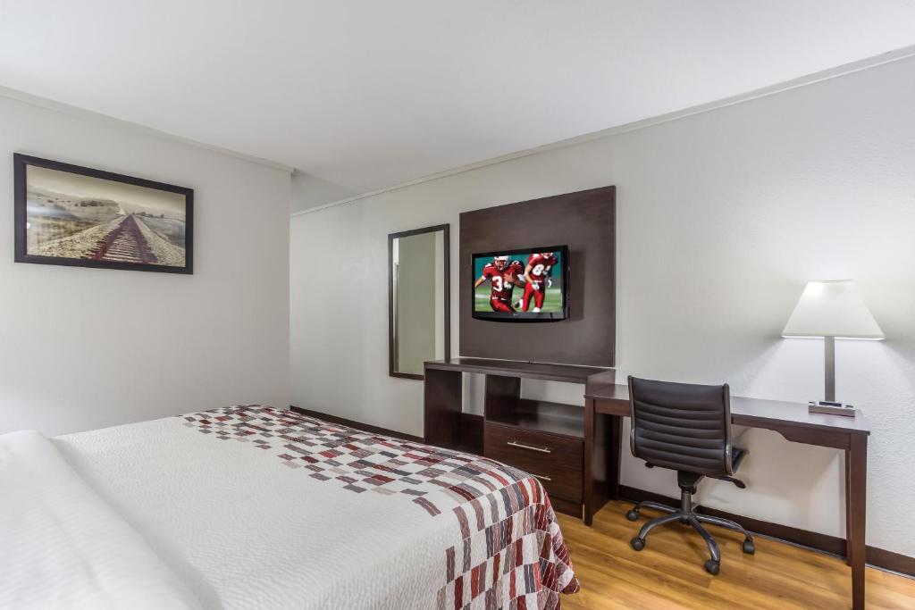 Red Roof Inn Meridian photo