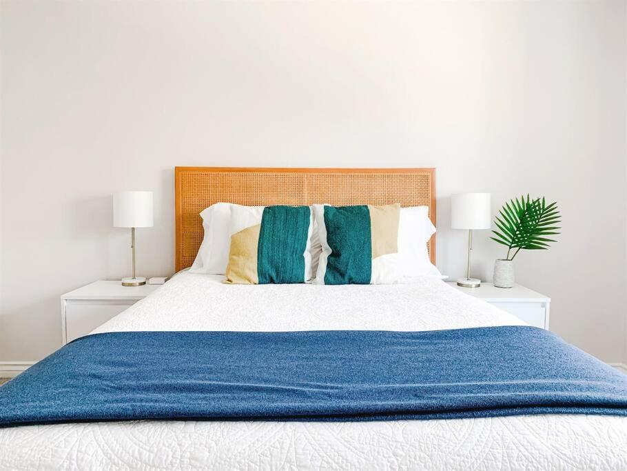 90 Walk Score - Steps to Beach & Dining - Reserved Parking, Carlsbad