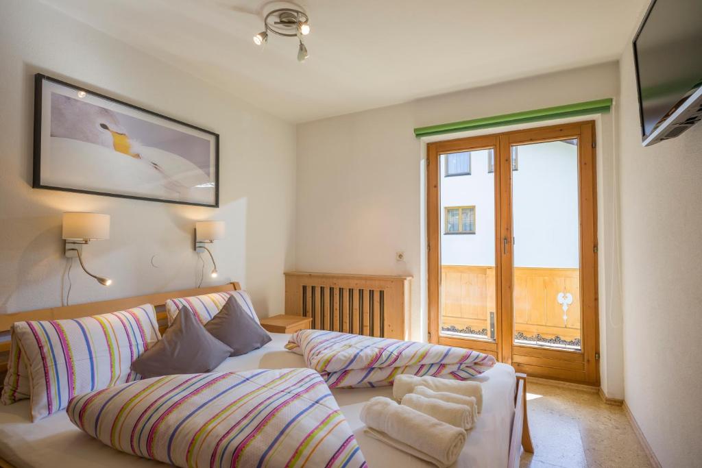 Apart Pfister - 3