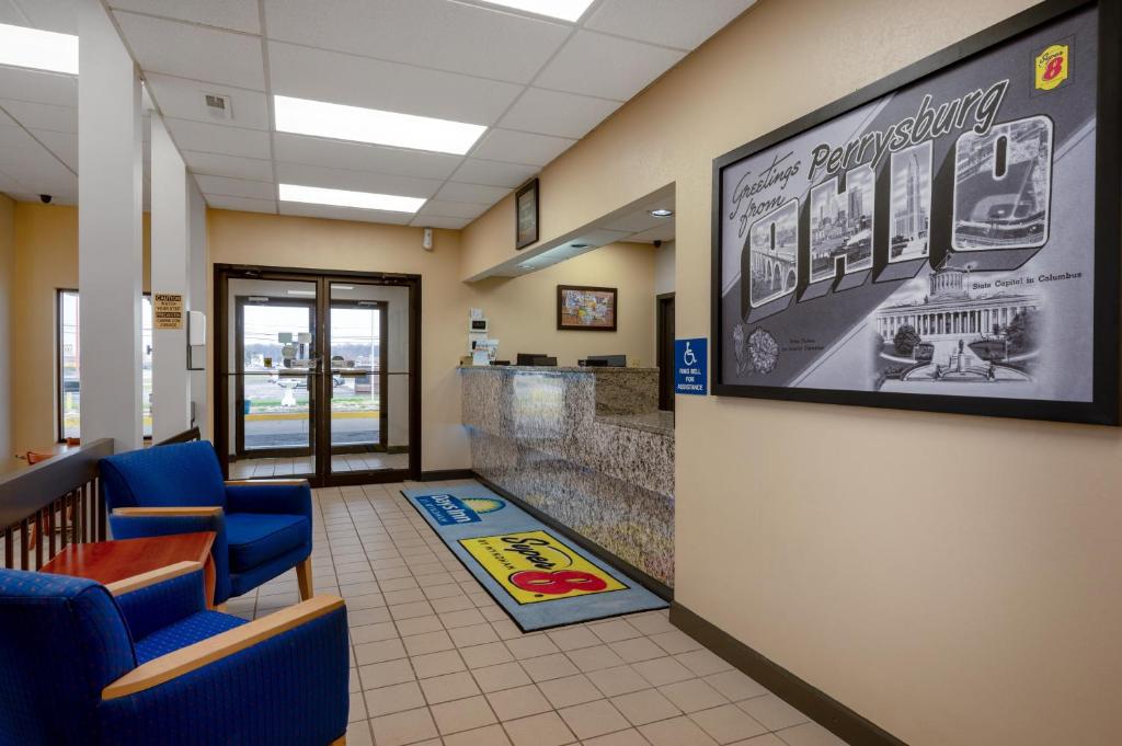 Super 8 by Wyndham Perrysburg/Toledo photo