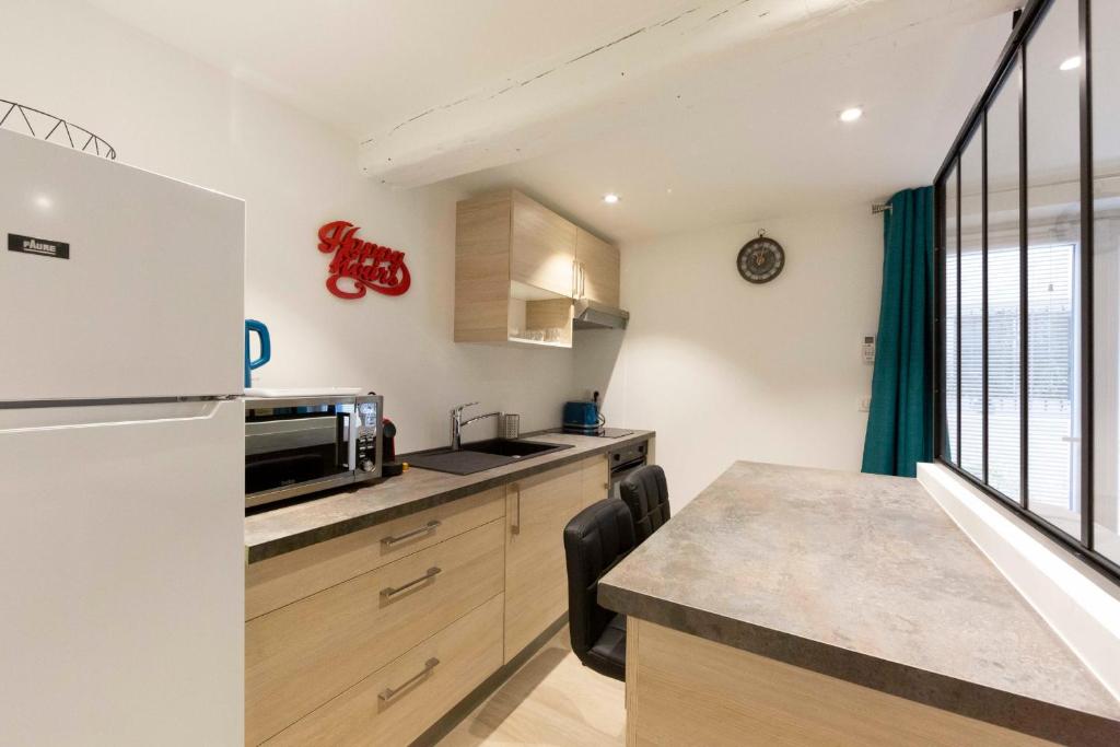 Brand-new atypical studio in rue Fourmillière - 3