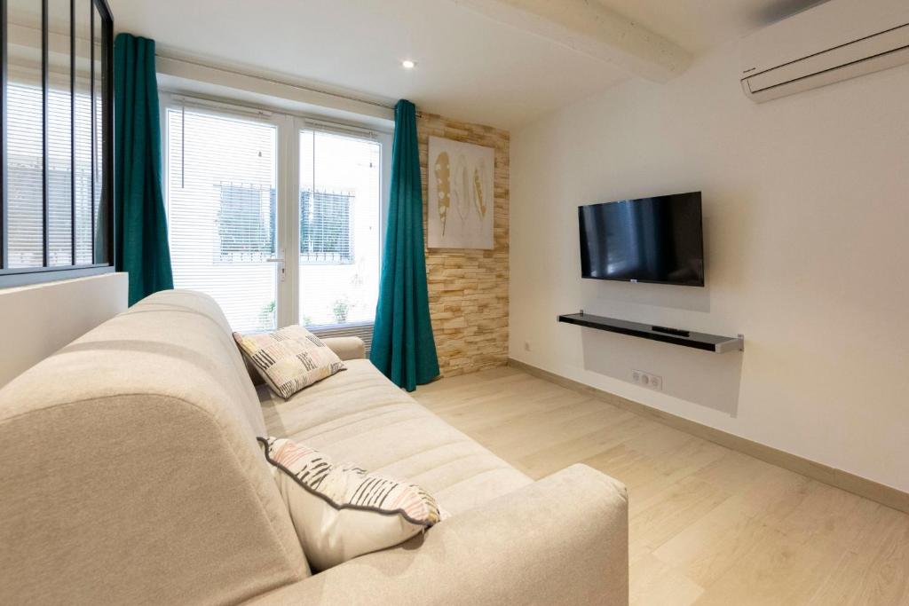 Brand-new atypical studio in rue Fourmillière - 2