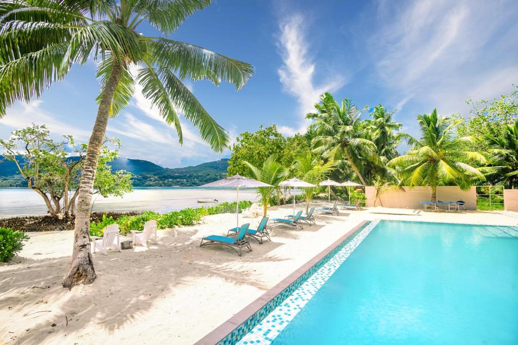 Pineapple Beach Villas photo