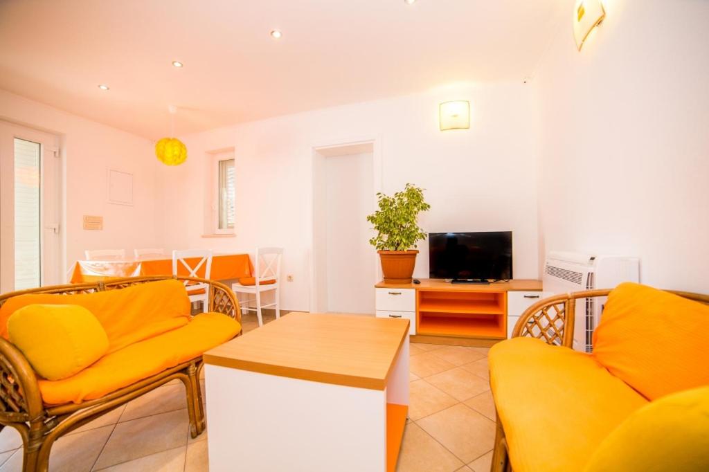 Apartment in Bol with sea view, terrace, air conditioning, WiFi 3739-3, Bol