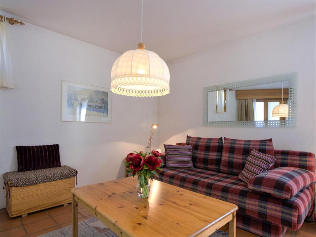 Apartment Chesa Maurus A1 by Interhome - 3