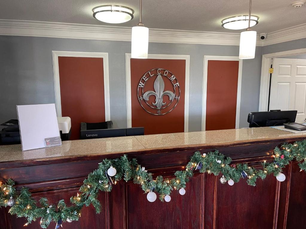 Super 6 Inn & Suites photo