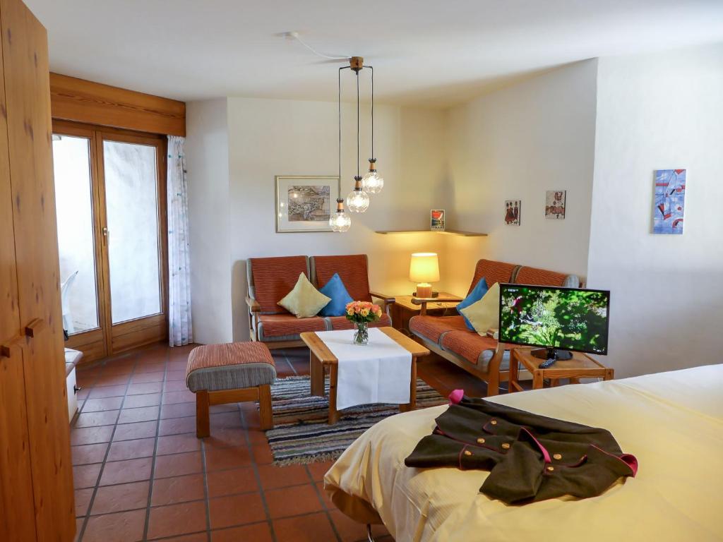 Apartment Chesa Maurus A12 by Interhome - 2