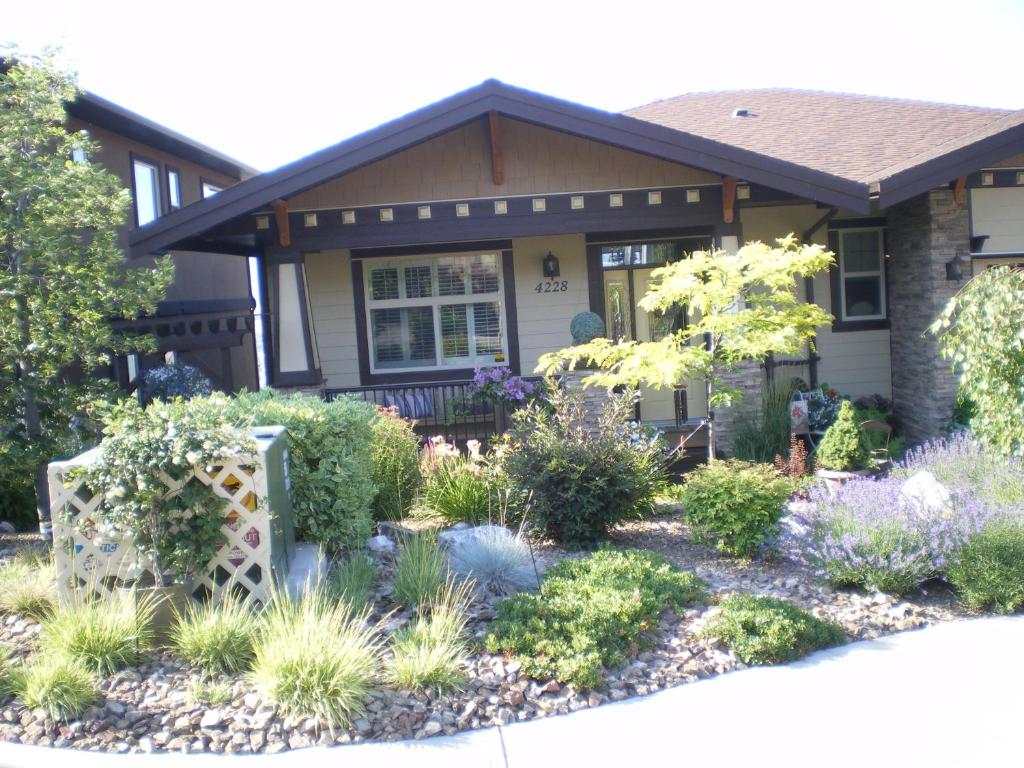 Turtle Mountain Inn, Vernon