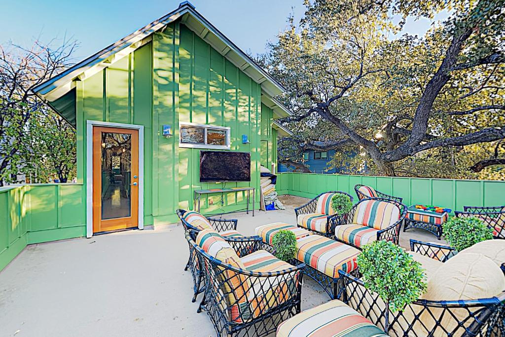 Giraffic Park, Austin