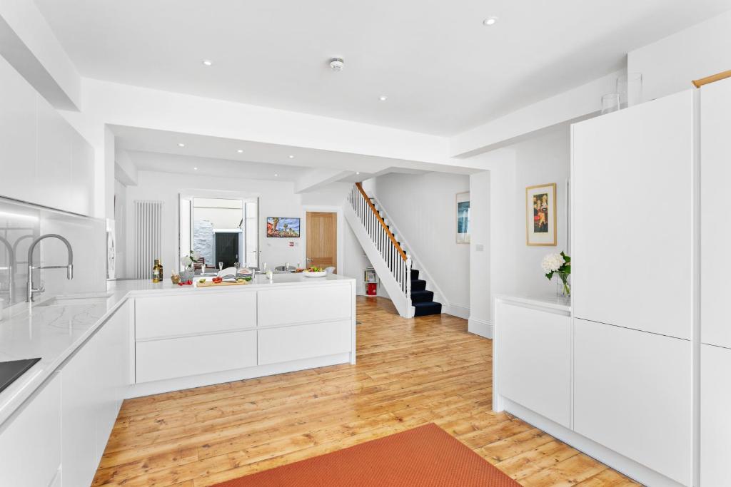 Hoe Park House (Central Plymouth Townhouse) - photo 4