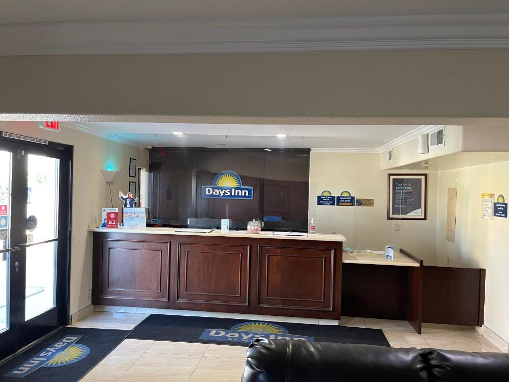 Days Inn by Wyndham Indio photo