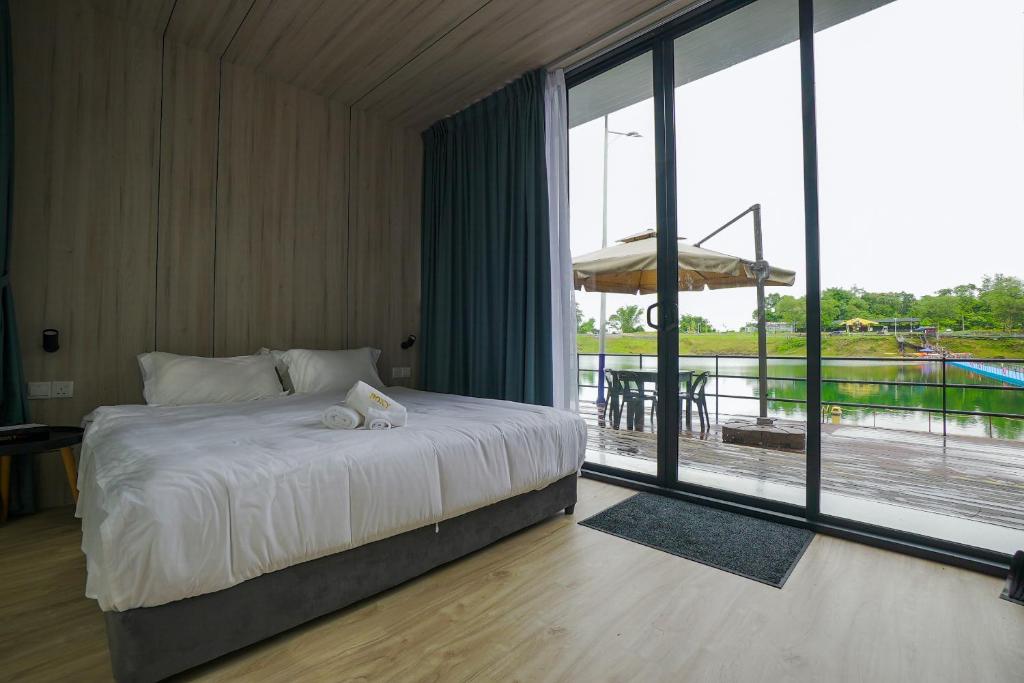 Roxy Tasik Biru Resort City Bau photo