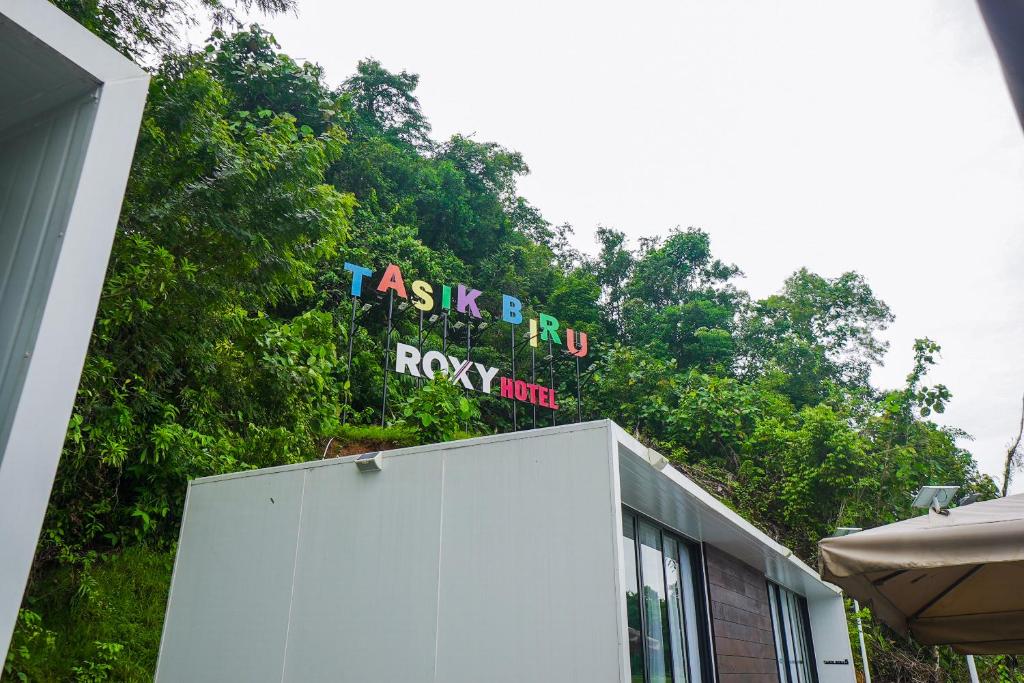 Roxy Tasik Biru Resort City Bau photo