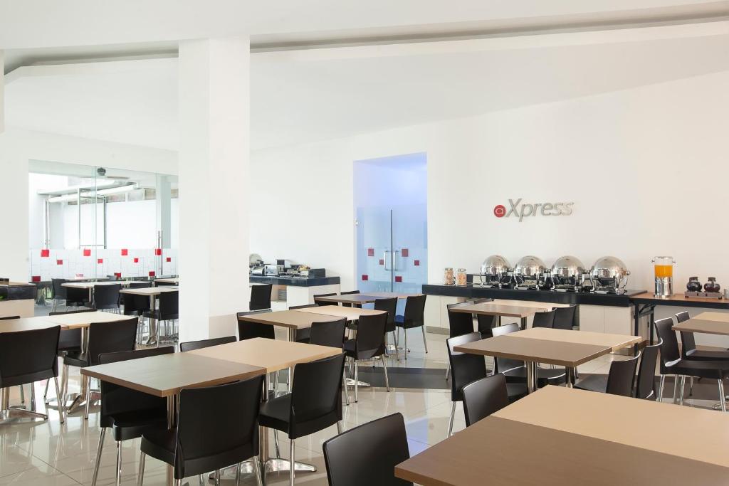 Restaurant, Amaris Hotel Samarinda in Samarinda