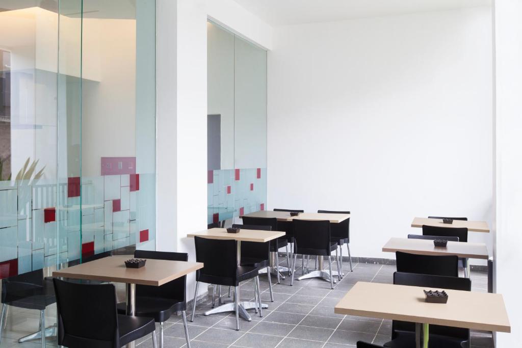 Restaurant, Amaris Hotel Samarinda in Samarinda