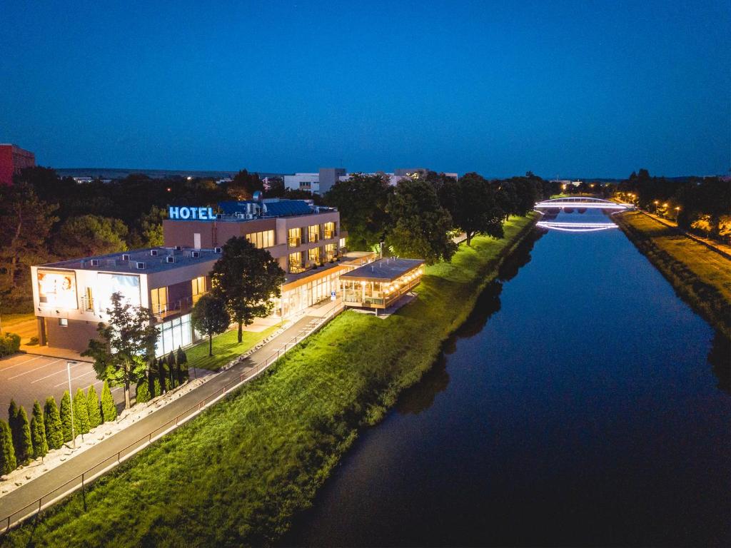 Hotel River photo