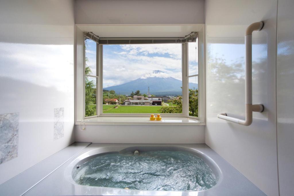 Bathroom, Villa Ururun Kawaguchiko in Fujikawaguchiko
