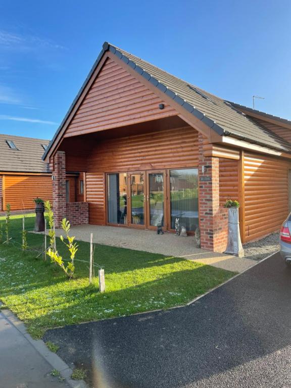 31 Cherry East Riding of Yorkshire Hot Tub & Fishing, Garton