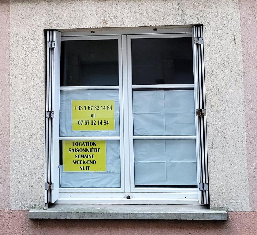 L établissement LA PLAGE A 2 PAS vous propose, 3 Appartements DEUX chambres, 1 appartement une pièce , NETFLIX, lits faits à votre arrivée, serviettes de toilette, Ménage, Wifi, en hyper centre ,Plage à 100m, BOX à Vélos, paiement 3 fois sans frais - 2