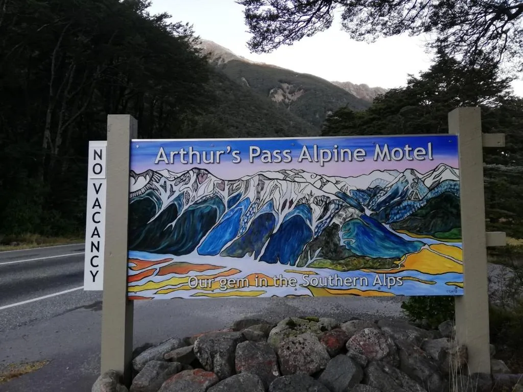 阿瑟山口阿尔卑斯汽车旅馆，位于阿瑟山口的酒店