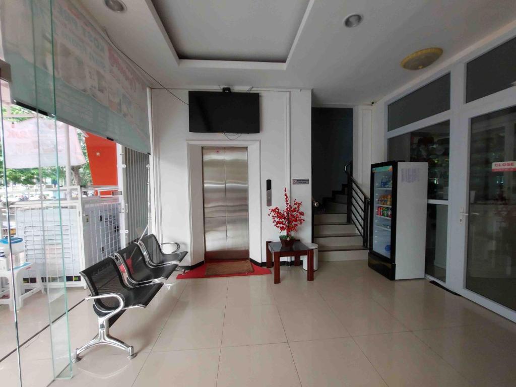 Rons City Hotel near Simpang Lima Semarang Redpartner photo