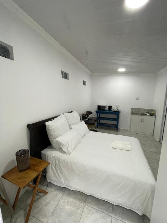 Perfect long stay, near Rondevlei nature reserve,free WiFi — Hotel in Cape Town