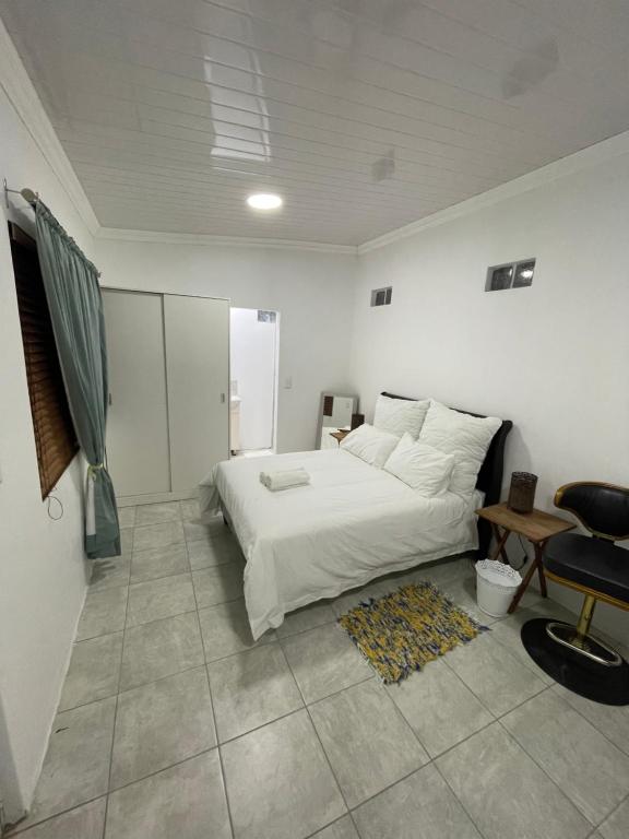 Perfect long stay, near Rondevlei nature reserve,free WiFi photo
