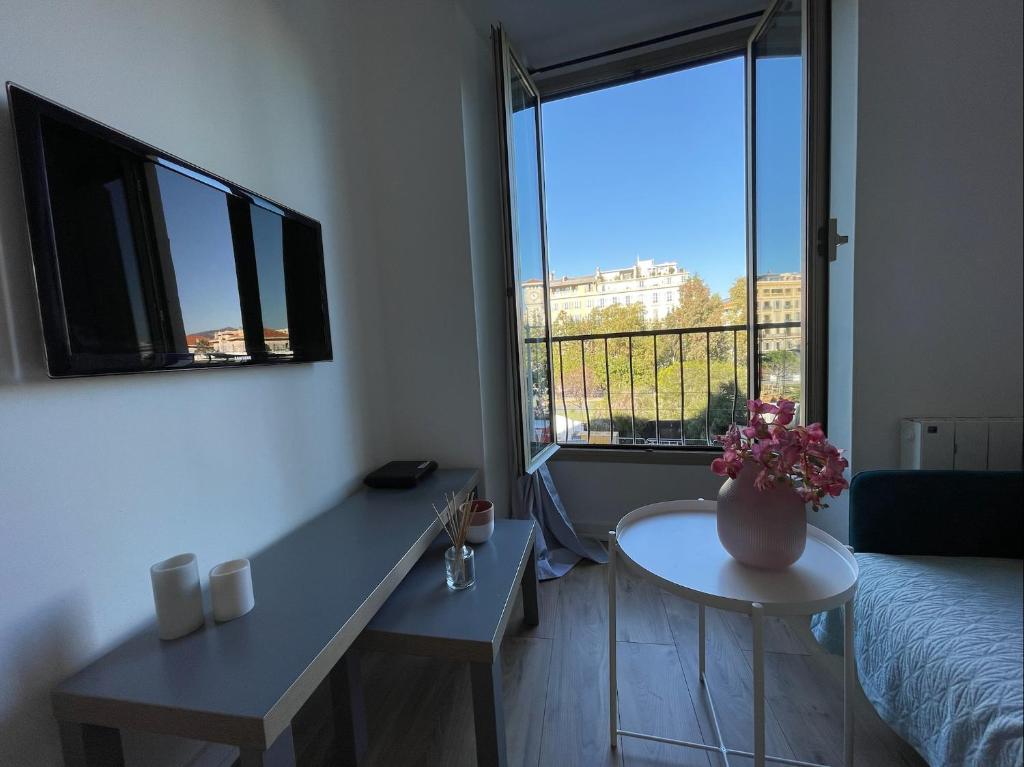Nice Renting - JAURES - Cosy Flat - Nice old town - Great view - AirCon - 2