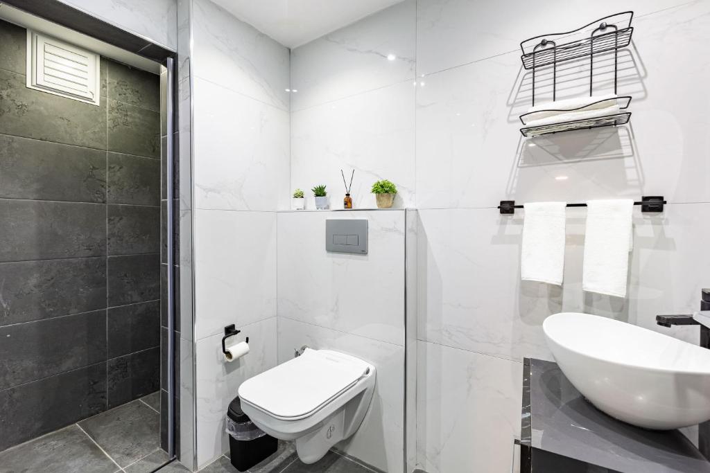 Central Location and Backyard in the Heart of Kadikoy photo