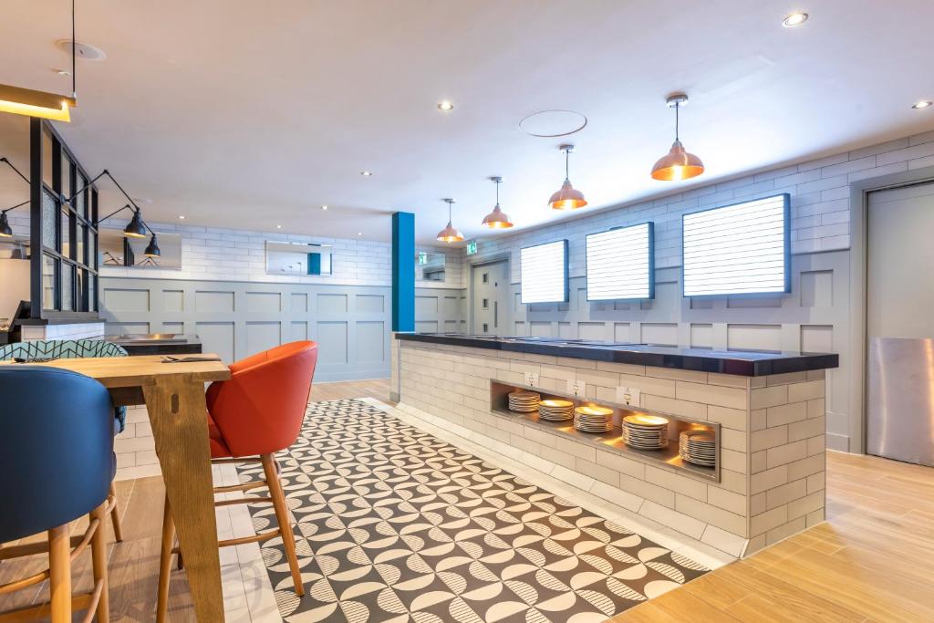 ホリデイ イン オックスフォード バイ IHG (Holiday Inn Oxford By IHG) レストラン