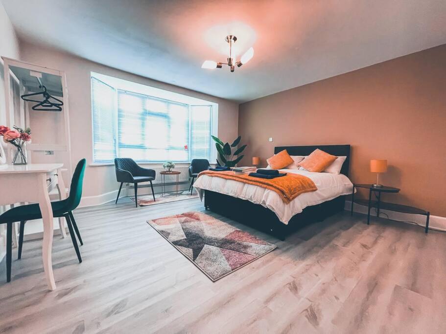 Modern 3 ground floor Parking and Garden, Bournemouth