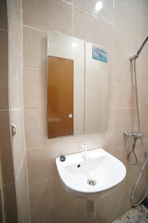 OYO 90830 Multatuli Guest House photo