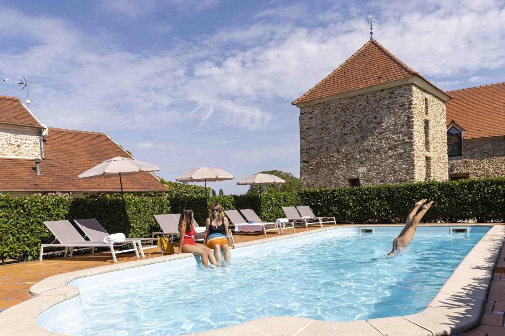 Hotel Les Suites - Domaine de Crecy photo