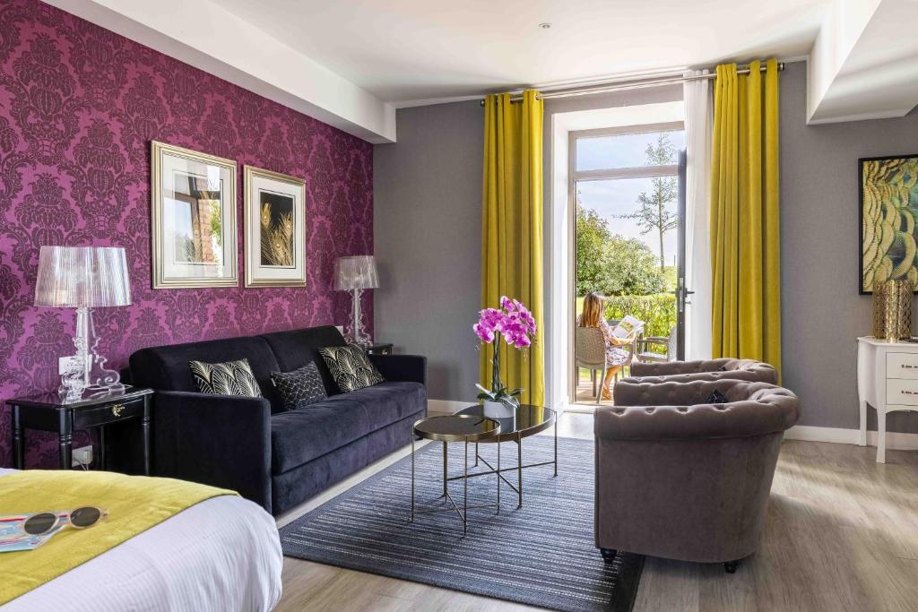 Hotel Les Suites - Domaine de Crecy photo