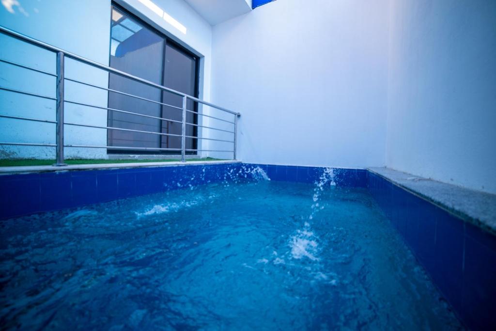 أجنحة مفروشة, Džidda