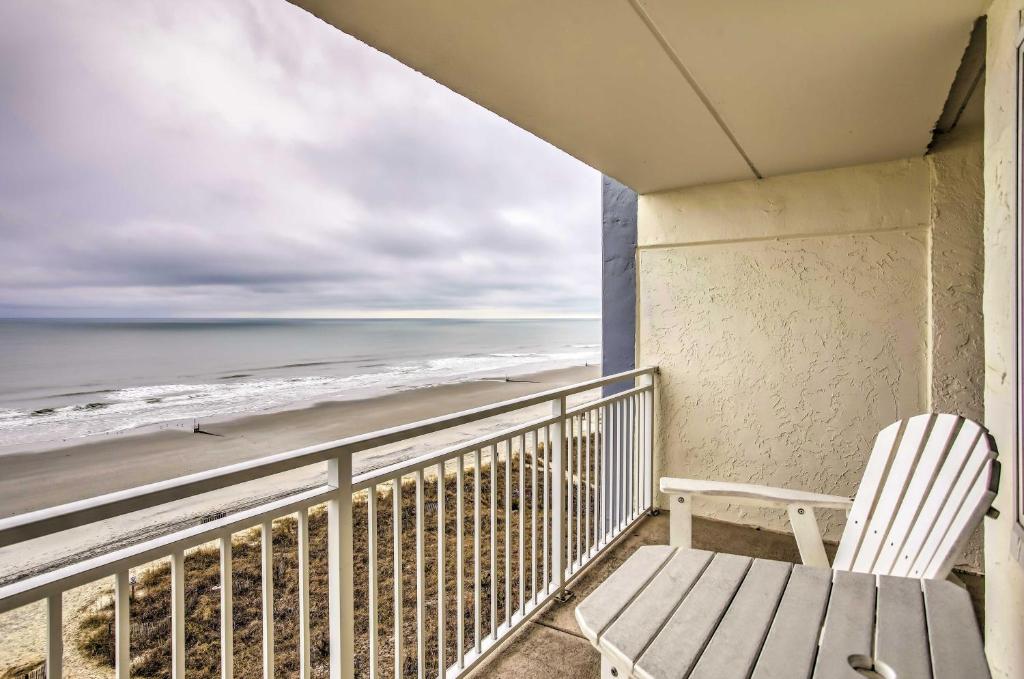Direct Beach Access North Myrtle Condo!, Myrtle Beach