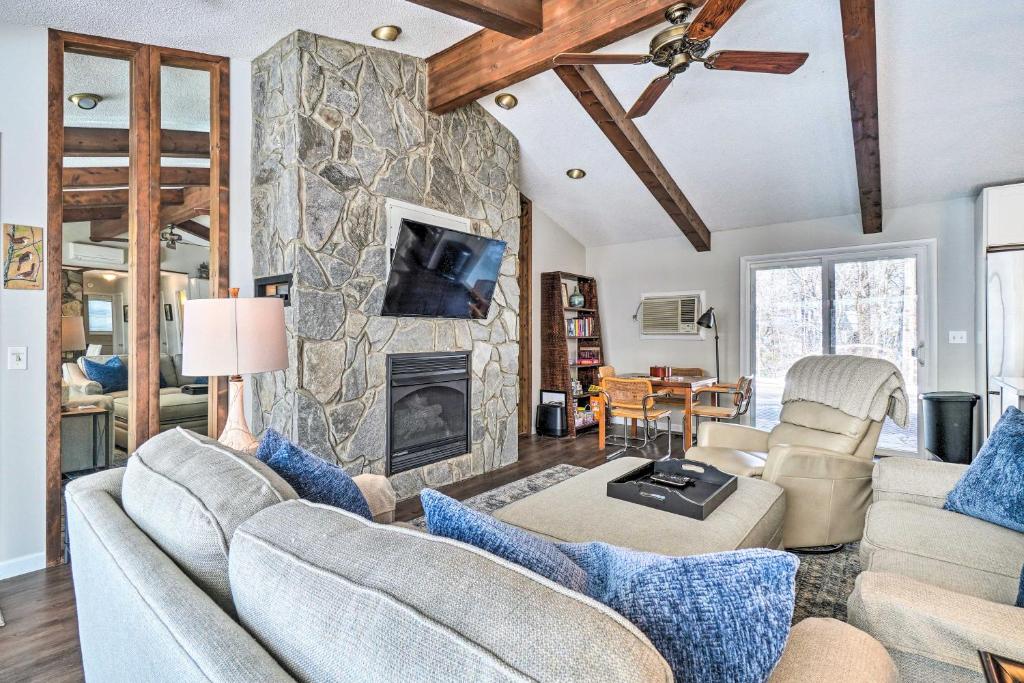 From $49pp - Cozy Lake Santeetlah Cottage with Dock and 3 Kayaks ...