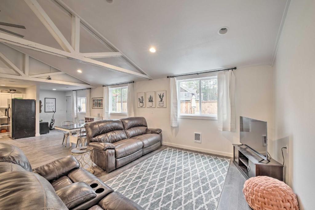 Quaint, Cozy Outdoor Retreat Near Mt Rainier!, Roy