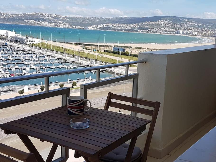 Marina2 View Apartment with Airco 전경