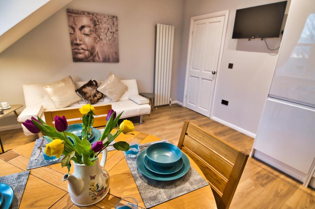 Modern & Spacious apartment in the heart of the historic old town of Aberdeen, free parking, free WiFi