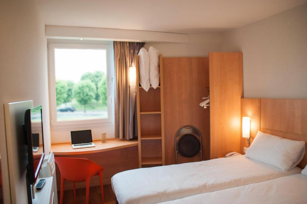 ibis Rambouillet photo