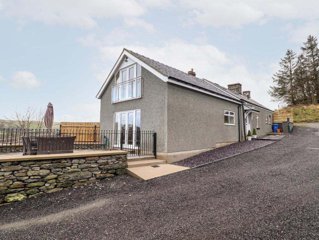 Hen Dy Bryn Mawndy, Corwen