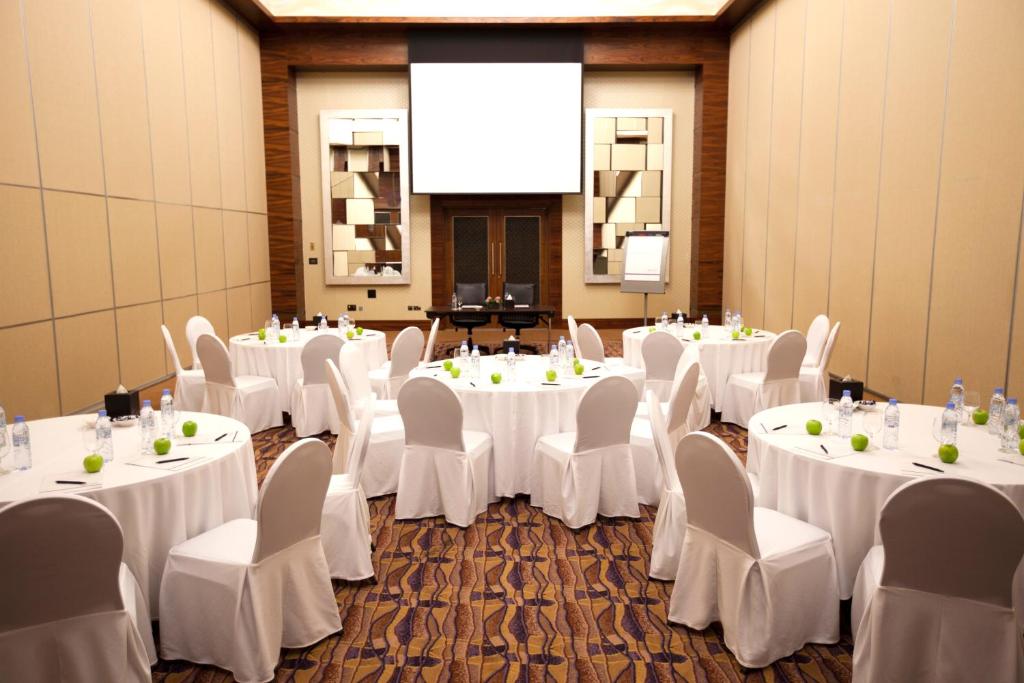 Dubai Amwaj Rotana Jumeirah Beach Additional
