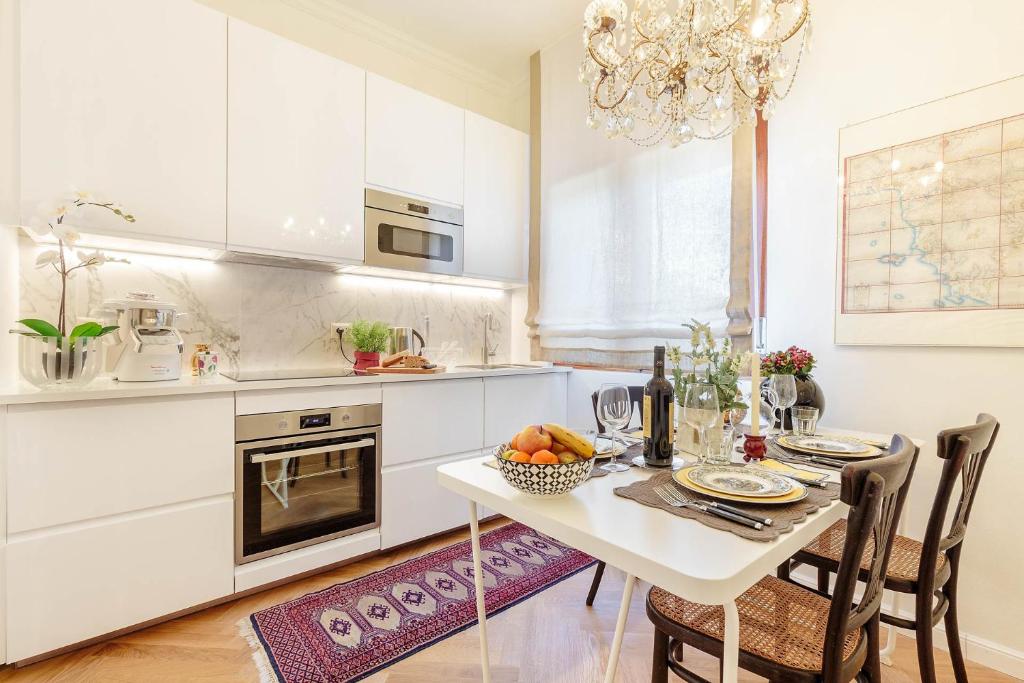 Graziella, LUXURY APARTMENT 2 bedrooms, Terrace and Private Parking downtown Lucca - 2