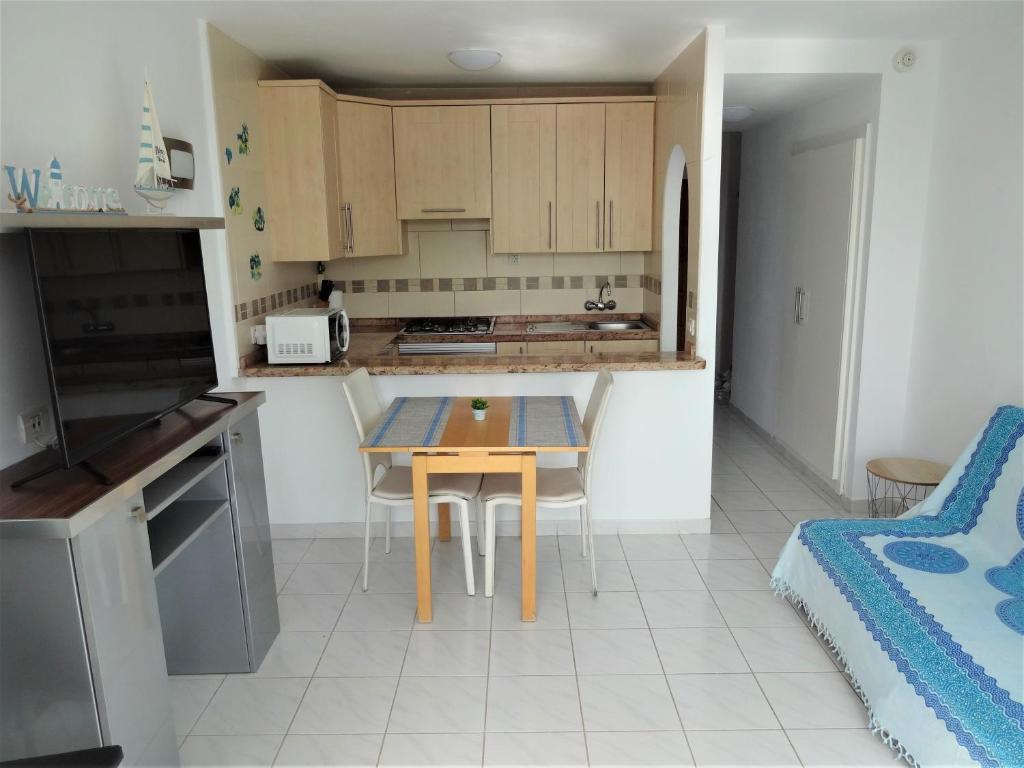 South facing with sea view and free WIFI in Playa Honda heart of Las Americas - 4