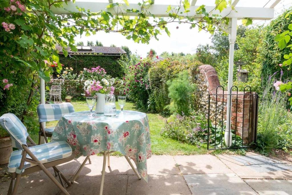 Romney, a cosy Victorian cottage in a picturesque Suffolk village, Cavendish